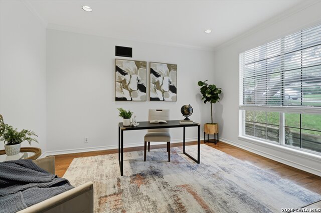 Image 24 of 37 For 19 Inwood Mnr