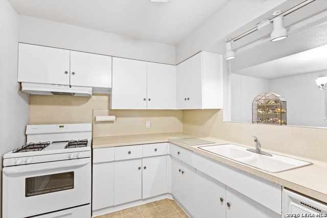 Image 16 of 33 For 558 Cicero  