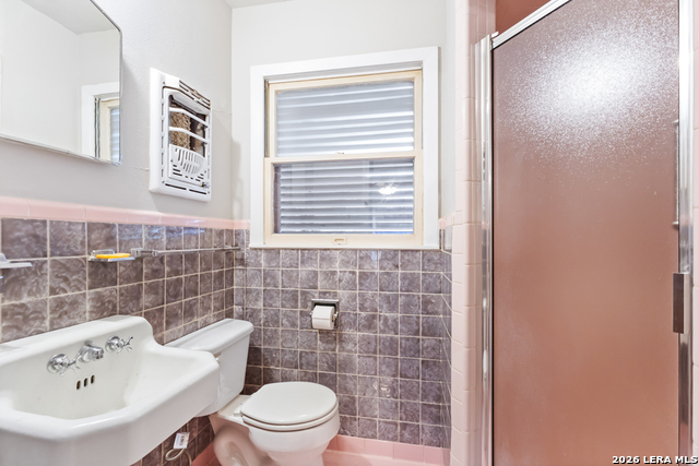 Image 20 of 33 For 558 Cicero  