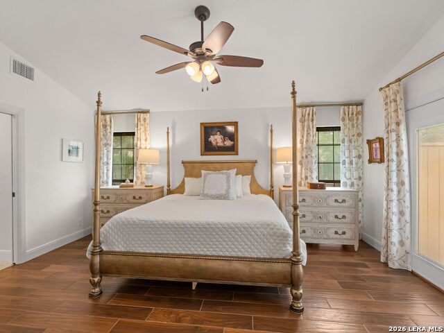 Image 23 of 44 For 3439 Hunters Run St