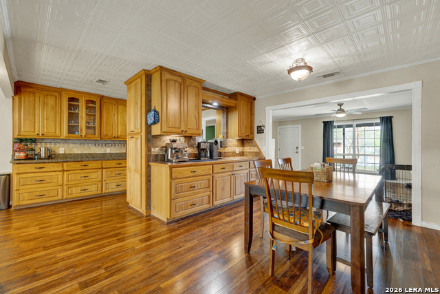 Listing photo id 8 for 1636 Marigold