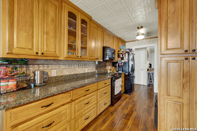 Listing photo id 9 for 1636 Marigold