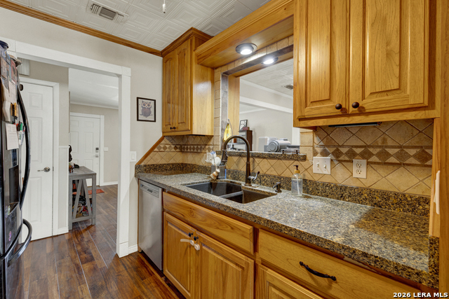 Listing photo id 10 for 1636 Marigold