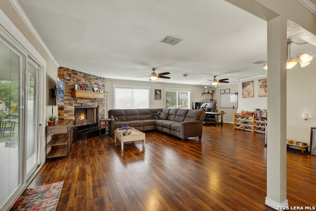 Listing photo id 11 for 1636 Marigold