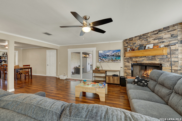 Listing photo id 13 for 1636 Marigold