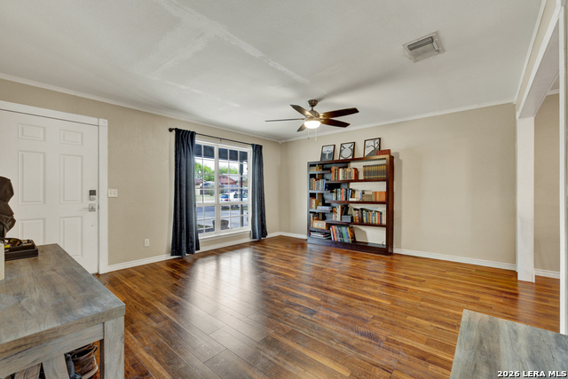 Listing photo id 4 for 1636 Marigold