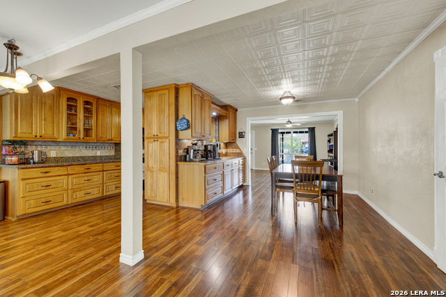 Listing photo id 7 for 1636 Marigold