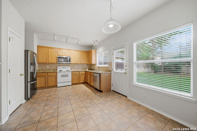 Image 6 of 23 For 6038 Wood Pass