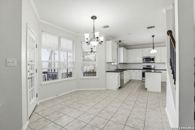 Listing photo id 11 for 4508 Brush Creek