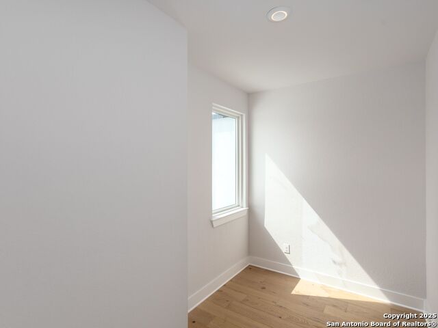 Image 33 of 46 For 558 Mcmonigal Place