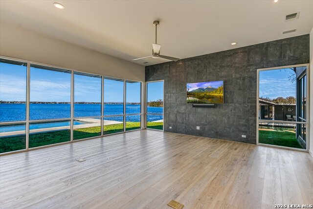 Image 18 of 52 For 317 Scenic  