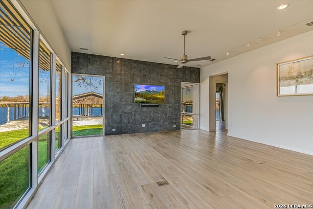 Image 20 of 52 For 317 Scenic  