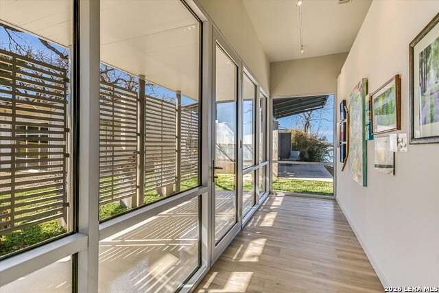 Image 8 of 52 For 317 Scenic  