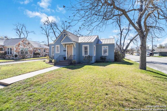 Image 2 of 27 For 803 Bismark St