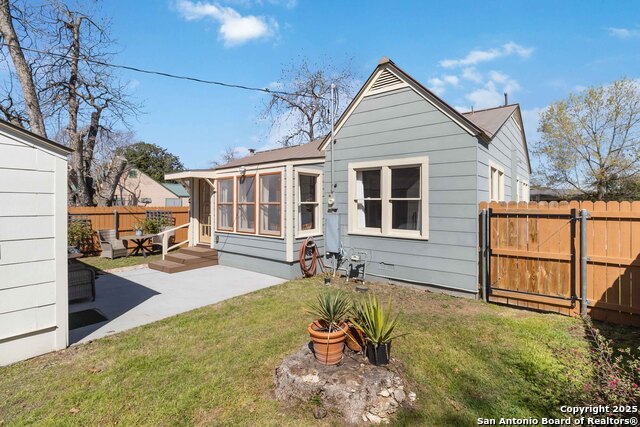 Image 24 of 27 For 803 Bismark St