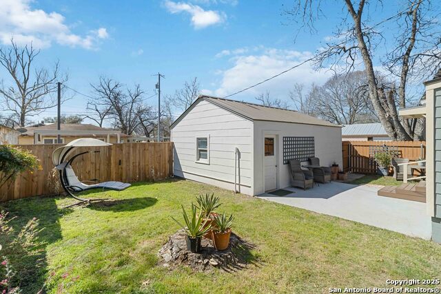 Image 25 of 27 For 803 Bismark St