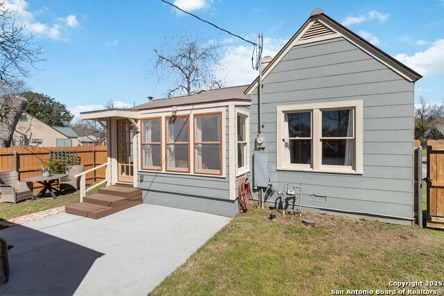 Image 26 of 27 For 803 Bismark St