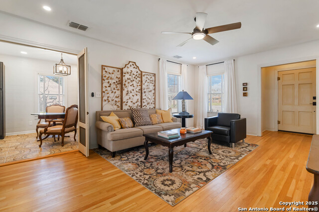 Image 4 of 27 For 803 Bismark St