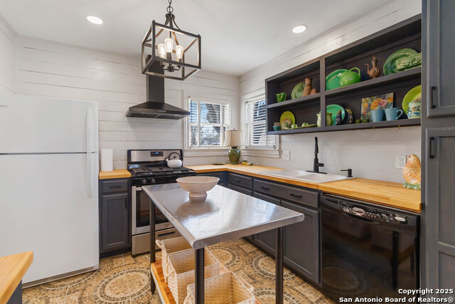 Image 7 of 27 For 803 Bismark St