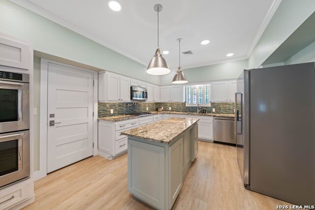 Image 13 of 71 For 2011 Crescent Dr