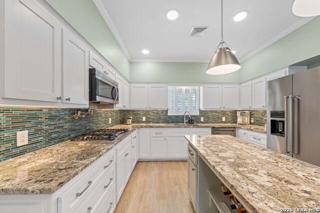 Image 15 of 71 For 2011 Crescent Dr