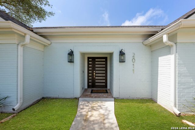 Image 4 of 71 For 2011 Crescent Dr