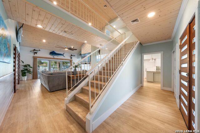 Image 5 of 71 For 2011 Crescent Dr