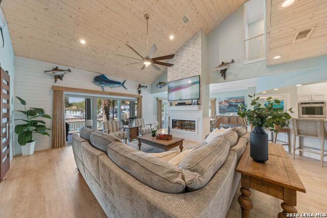 Image 6 of 71 For 2011 Crescent Dr