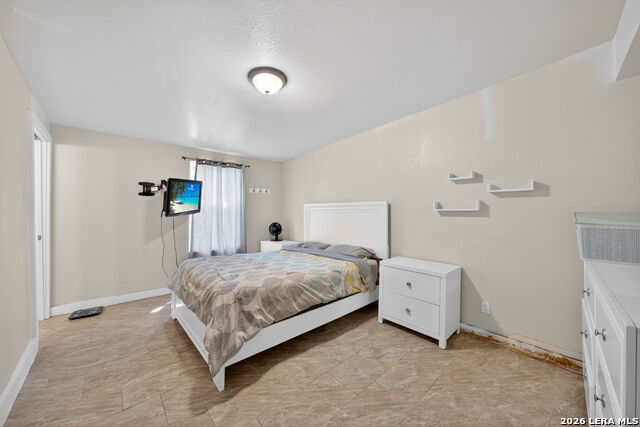 Image 14 of 25 For 122 Globe Ave