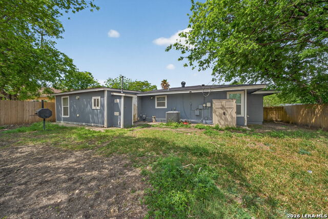 Image 24 of 25 For 122 Globe Ave