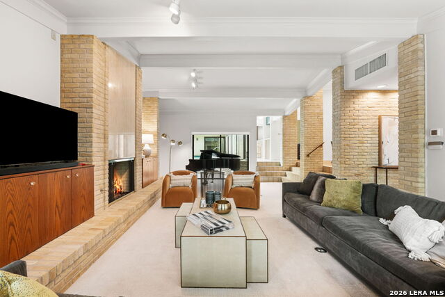 Image 10 of 44 For 209 Henderson St