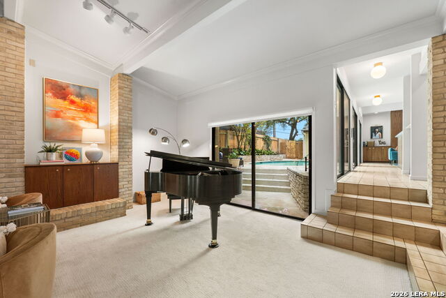 Image 11 of 44 For 209 Henderson St