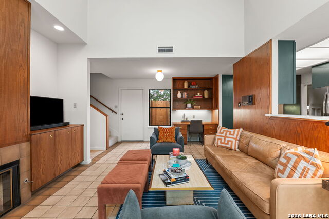 Image 17 of 44 For 209 Henderson St