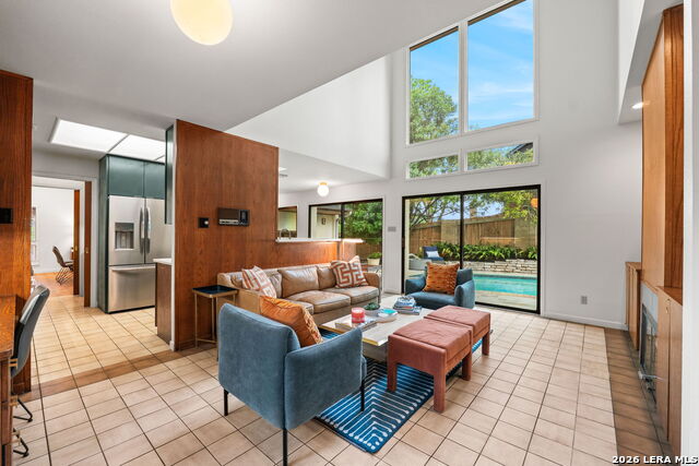 Image 19 of 44 For 209 Henderson St