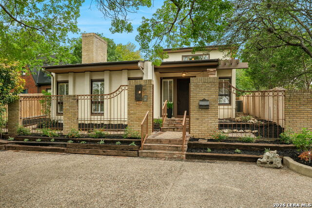 Image 2 of 44 For 209 Henderson St