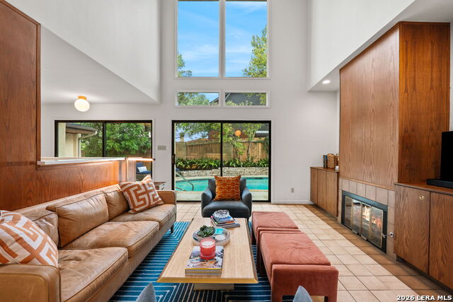 Image 20 of 44 For 209 Henderson St