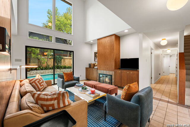 Image 21 of 44 For 209 Henderson St