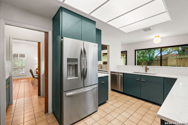 Image 23 of 44 For 209 Henderson St