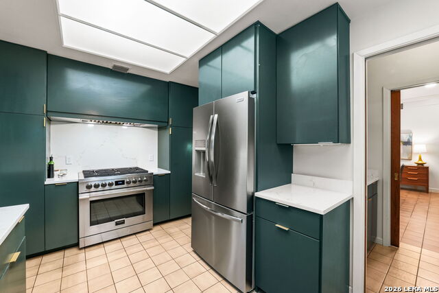 Image 24 of 44 For 209 Henderson St