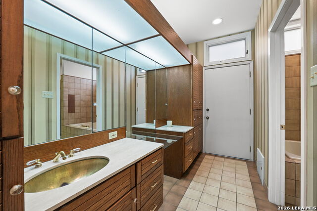 Image 28 of 44 For 209 Henderson St