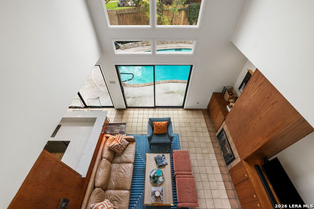 Image 37 of 44 For 209 Henderson St