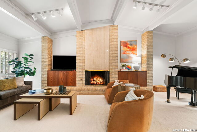 Image 5 of 44 For 209 Henderson St