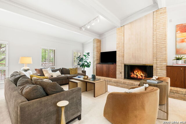 Image 6 of 44 For 209 Henderson St