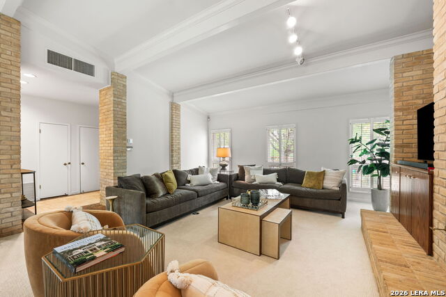 Image 7 of 44 For 209 Henderson St