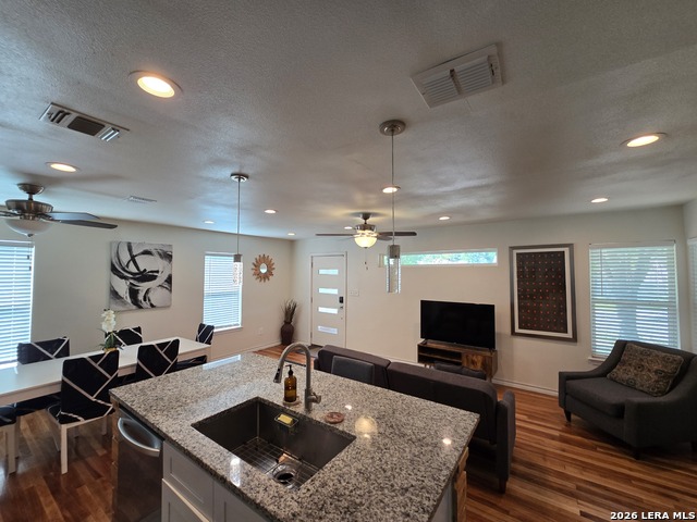 Image 4 of 24 For 1338 Elsmere Pl W