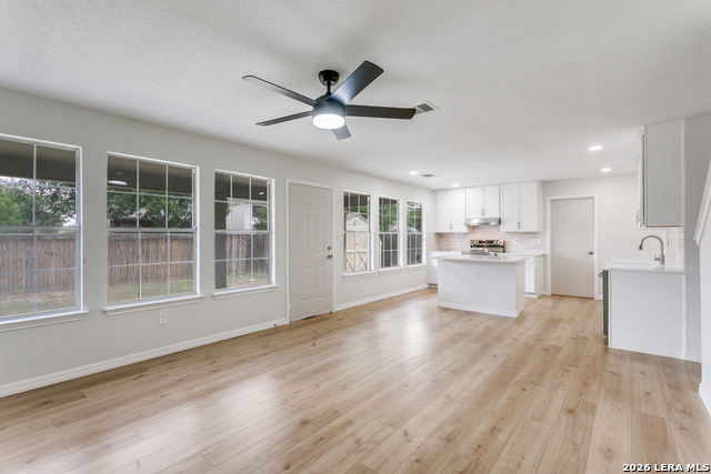 Image 14 of 36 For 5011 Terrace Wood