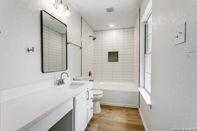 Image 28 of 36 For 5011 Terrace Wood