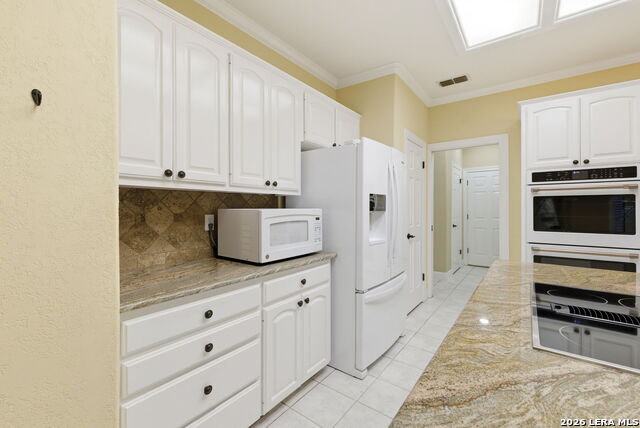 Image 33 of 59 For 3 Sherborne Wood