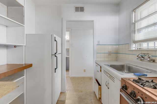 Image 12 of 30 For 305 Brahan Blvd