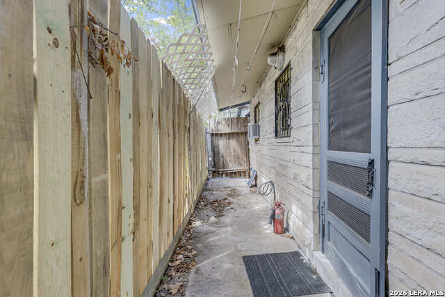 Image 26 of 30 For 305 Brahan Blvd